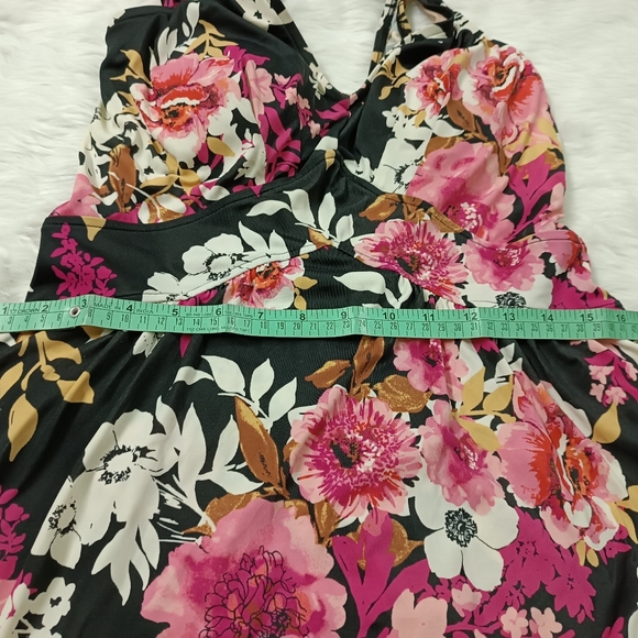 Maxine Of Hollywood Swim Suit - Picture 10 of 15